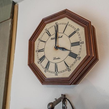 Vintage And Warm 2Br Apartament In 地拉那 外观 照片