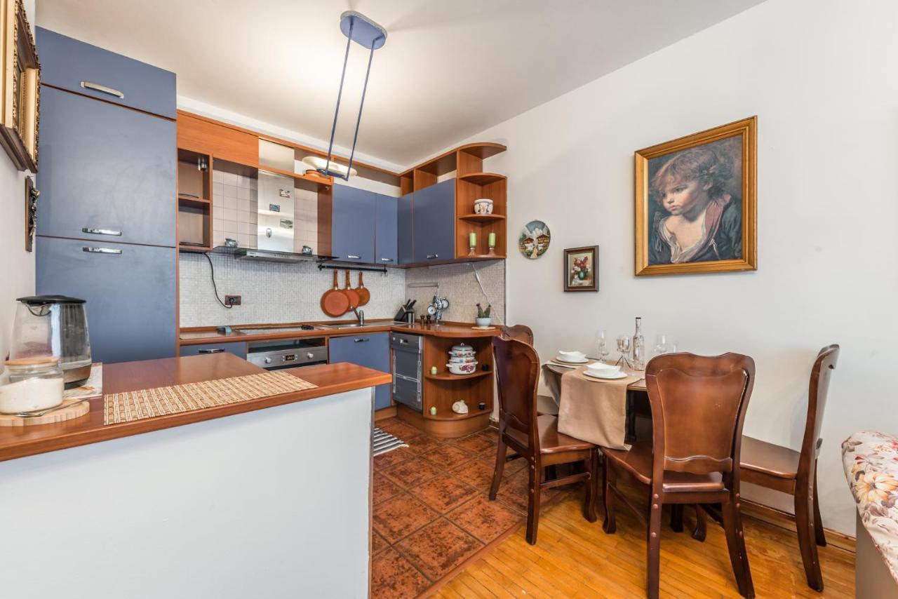 Vintage And Warm 2Br Apartament In 地拉那 外观 照片