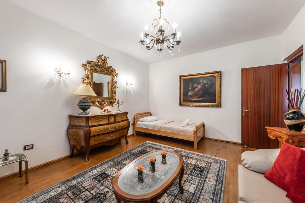 Vintage And Warm 2Br Apartament In 地拉那 外观 照片