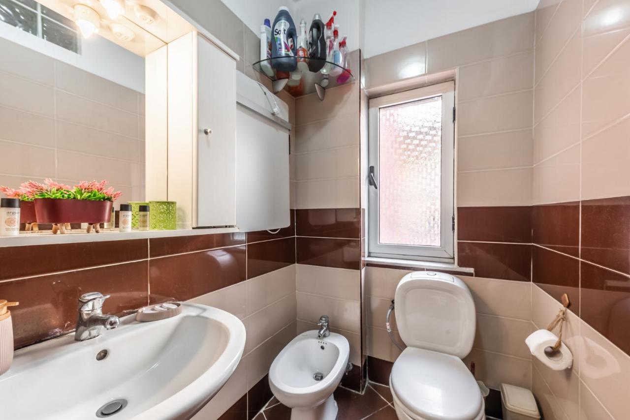 Vintage And Warm 2Br Apartament In 地拉那 外观 照片