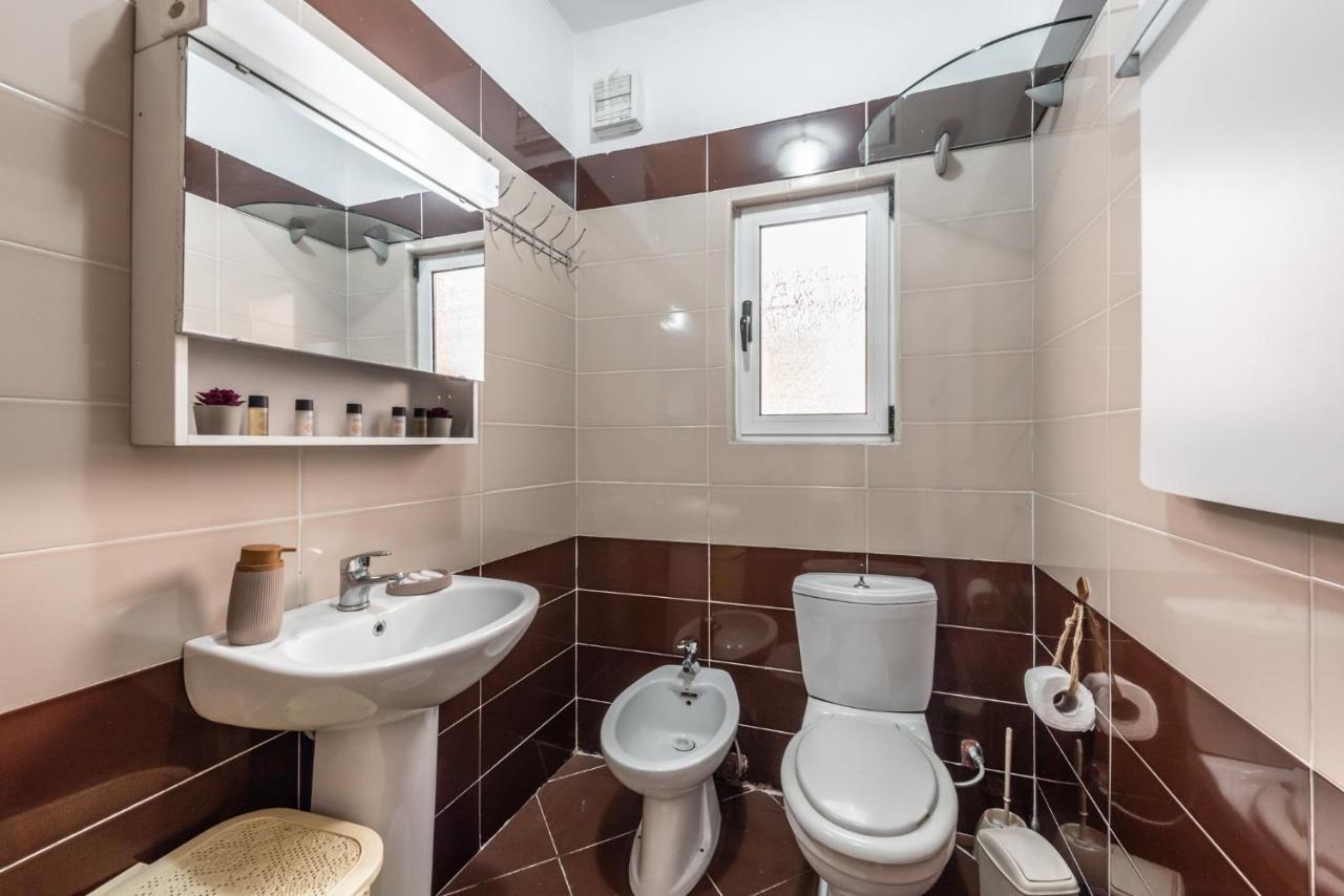 Vintage And Warm 2Br Apartament In 地拉那 外观 照片